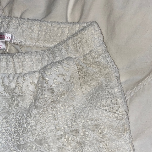 Kids White lace shorts - Picture 3 of 4